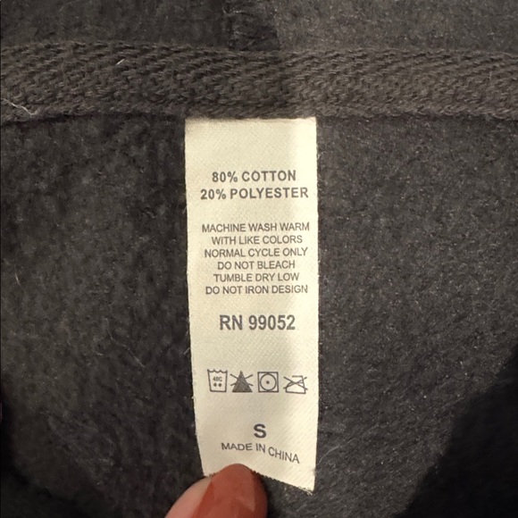 Woman's Black Camo Cropped Hoodie. Size Small - Picture 6 of 6